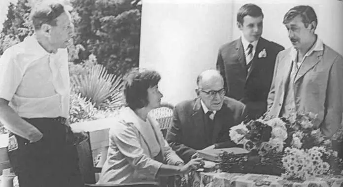 ВКаверин Маргарита Алигер Константин Паустовский его сын Алексей Виктор - фото 20