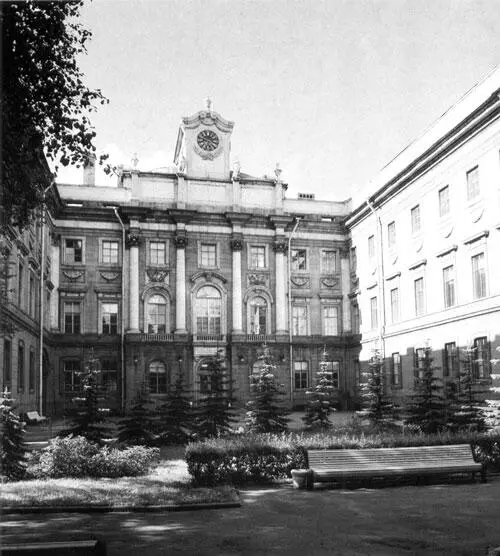 Весной 1910 года на 19й курс Царскосельского лицея был принят успешно - фото 88