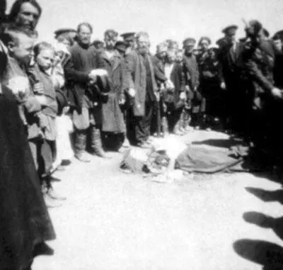 Жертвы Ходынки Массовые народные гулянья были назначены на восемнадцатое мая - фото 60