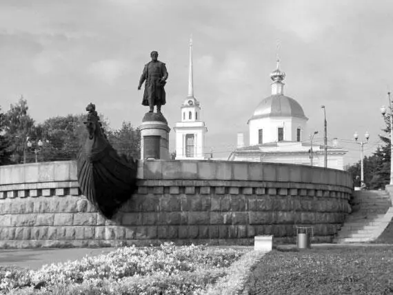 Памятник Афанасию Никитину в Твери Долгий путь предстоит еще страннику Орду - фото 75