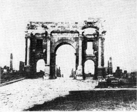Тимгард Римская арка Алжирский порт в 1830 г Нусейндей А - фото 3