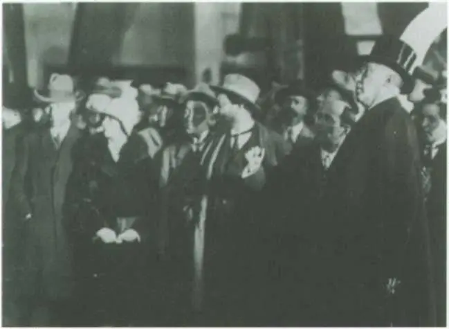 На озере Лаах К Аденауэр скрывался от нацистов 1933 г Газета Вестдойчер - фото 24