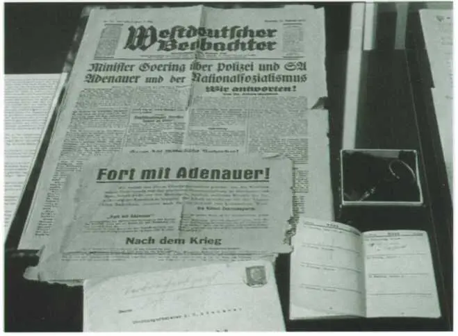 Газета Вестдойчер Беобахтер от 7 марта 1933 г и листовка нацистов с - фото 26