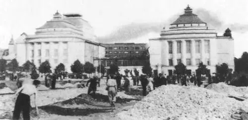От мала до велика поднимали из руин таллинцы свой город Восстановление - фото 19