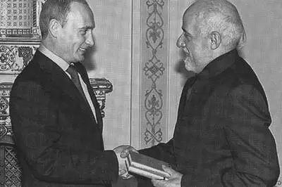 С президентом Путиным Пауло дважды трижды отмахивается от невидимой мухи и - фото 14
