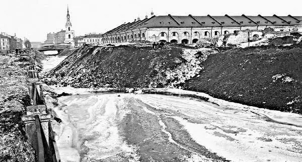 Вид на Никольский собор и здание бывшего Никольского рынка со стороны Крюкова - фото 45