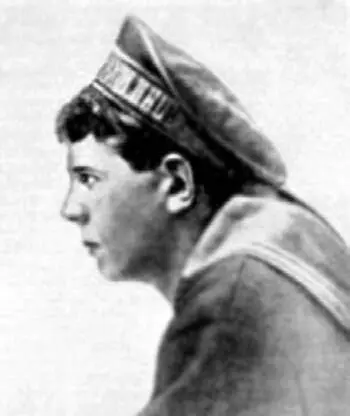 Член революционного комитета матрос АГ Железняков 25 августа 1917 года - фото 88
