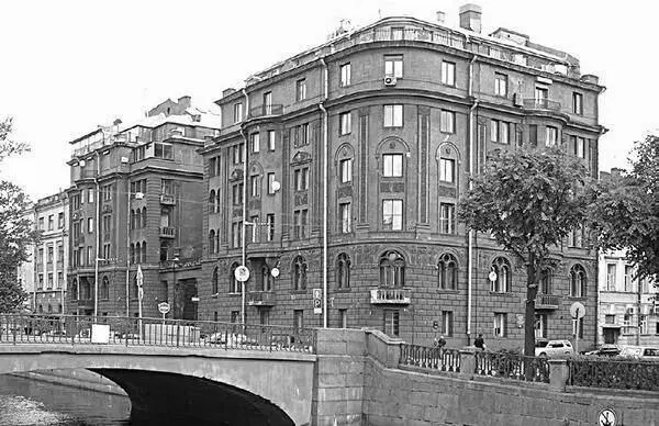 Общий вид Кашина моста и дома 14 2006 г Правда старинным это здание никак - фото 192