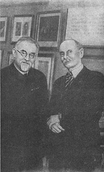 И Петровский и внук К Маркса Эдуард Лонге в Музее Революции 1948 год Г И - фото 28