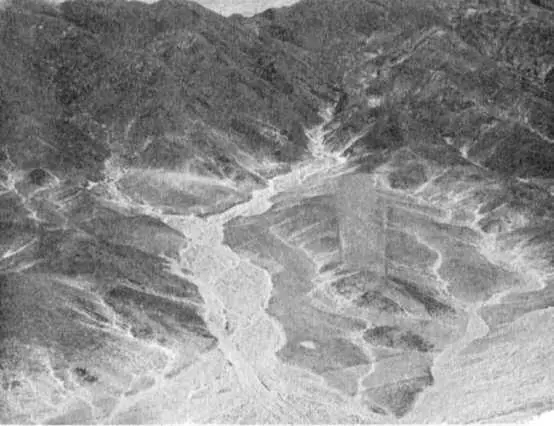 Рис 34 Достаточно притопнуть ногой чтобы обнажить лежащий ниже более - фото 35