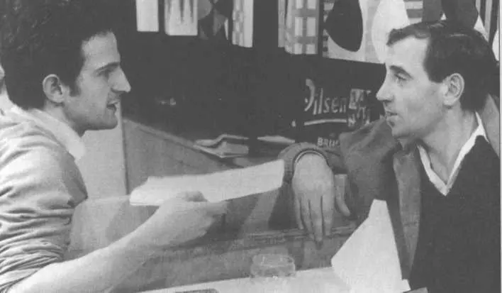 С Франсуа Трюффо во время съемок фильма Стреляйте в пианиста 1960 г - фото 16