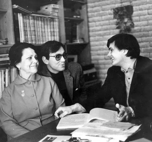 С Андроном и Никитой 1970 Тата долго тщательно выбирала инструмент в - фото 10