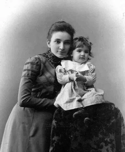 С дочерью Катей 1900 Забегая вперед скажу что Екатерина Георгиевна - фото 15