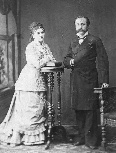 Сестра Анны Михайловны с мужем 1880е гг Время от времени он появлялся в - фото 29