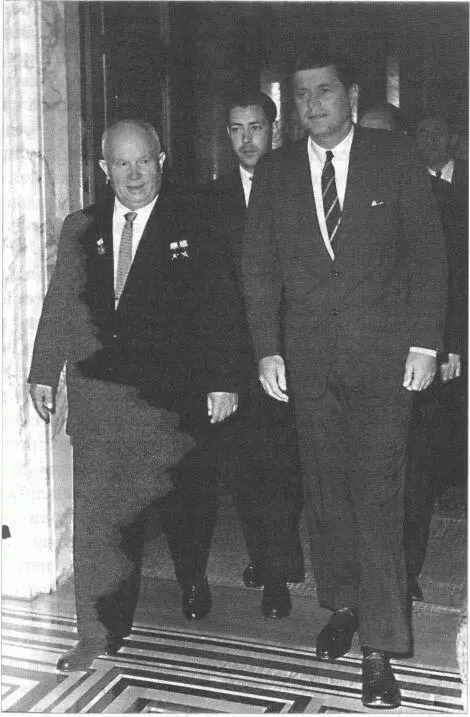 Н С Хрущев В М Суходрев Дж Кеннеди Вена 1961 год Спустя некоторое - фото 16