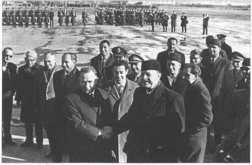 А Н Косыгин и А Хан дружественное рукопожатие Ташкент январь 1966 года - фото 33