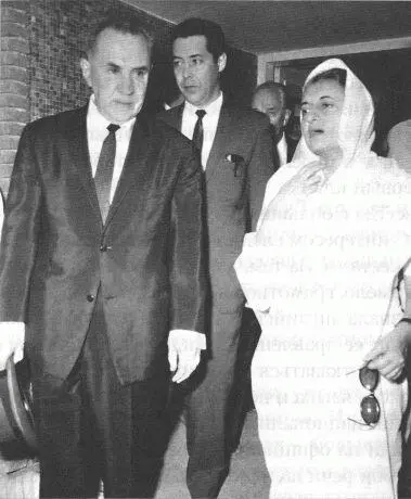 А Н Косыгин В М Суходрев И Ганди Дели 1968 год В мире и сегодня мало - фото 36