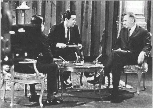 А Н Косыгин дает интервью английскому телевидению Лондон 1967 год Но - фото 38