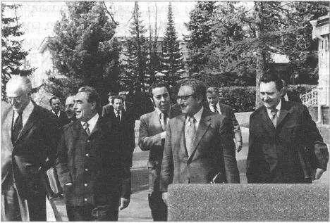 А Ф Добрынин Л И Брежнев В М Суходрев Г Киссинджер А А Громыко в - фото 53