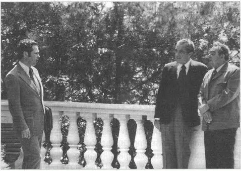 На санаторской террасе Крым 1974 год Беседы на берегу Черного моря Крым - фото 71
