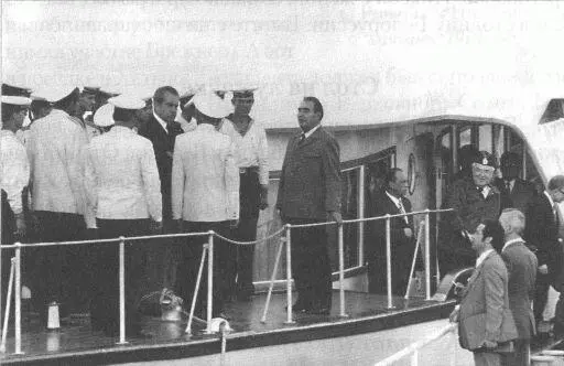 Перед морской прогулкой на катере Крым 1974 год На следующий день Генсек и - фото 73