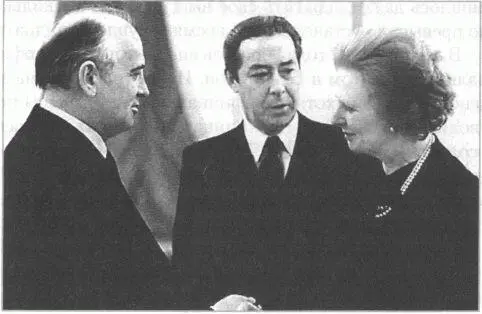 М С Горбачев В М Суходрев М Тэтчер Москва 1985 год М С Горбачев и - фото 86