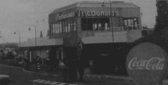 МакДональдс и КокаКола символы присутствия Америки в любой точке мира - фото 67