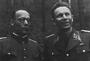 Т БульбаБоровец справа Снимок 1945 г Из воспоминаний Смысловского - фото 16