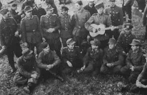 Военнослужащие 1й РНА в Лихтенштейне Май 1945 г Остановимся еще на одной - фото 31