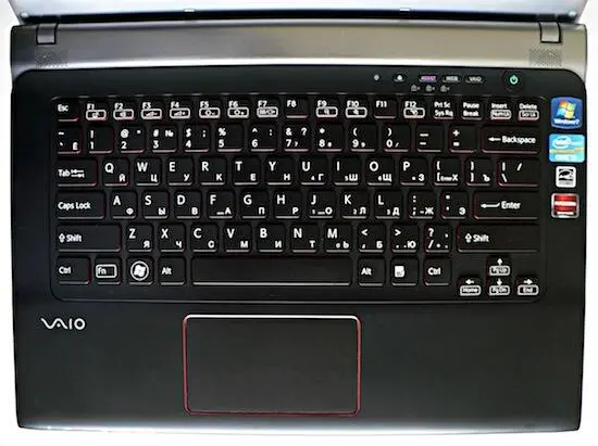 Клавиатура модного островного типа использующаяся в лэптопе вполне удобна и - фото 20