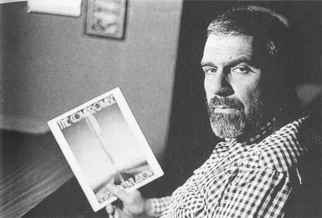 Довлатов с обложкой книги Компромисс Редакция Нового американца 1980 г - фото 6