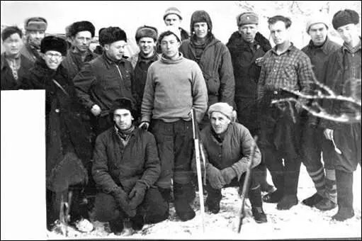 Участники поисков и следствия Справа налево Коптелов Лебедев Хализов - фото 30