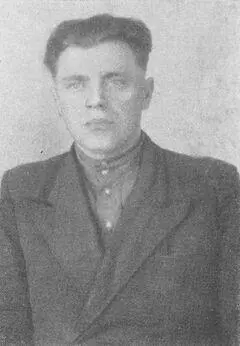 Учитель С П Колос Начальник нашего центра И Н Черный с группой партизан - фото 10