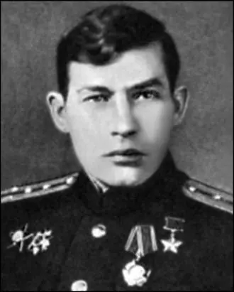 Капитан командир разведывательного отряда Северного оборонительного района - фото 104