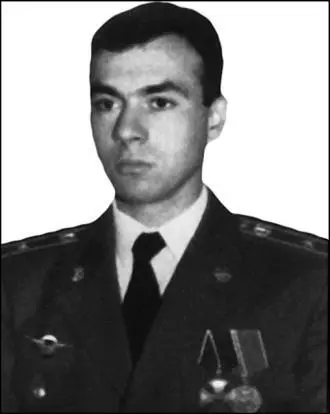 Майор Герой Российской Федерации Родился 17 мая 1970 года в городе Выборге - фото 218