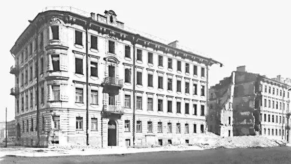 Ул Декабристов 57 Разрушение главного фасада дома от взрыва мощного - фото 173