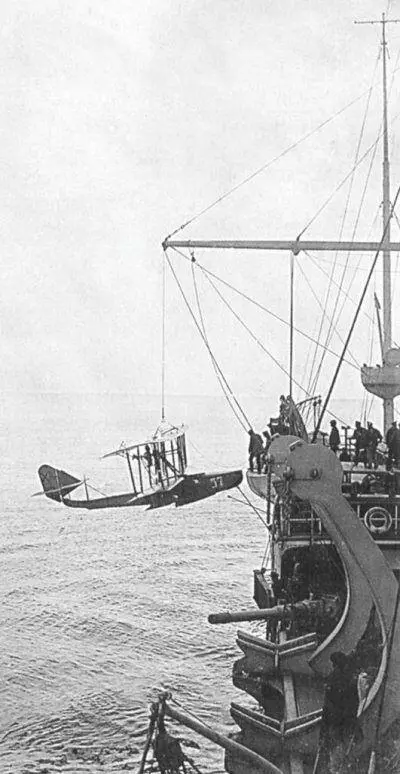Подъем летающий лодки ДП Григоровича М5 на борт Алмаза Спуск - фото 248