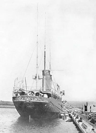 Алмаз после окончательного спуска 29 октября 1924 г Андреевских флагов с - фото 251