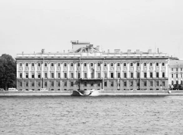 Мраморный дворец Северный фасад Мраморный дворец относится к наиболее - фото 114