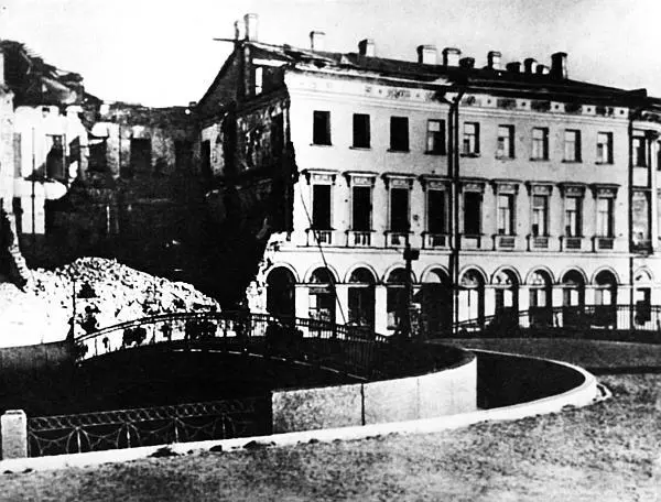 Разрушенный немецкой бомбой дом Адамини Ноябрь 1941 г После окончания - фото 169