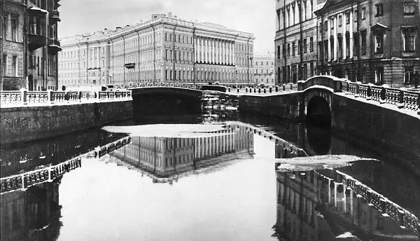 Правый берег Мойки со зданиями министерств иностранных дел и финансов Фото - фото 213