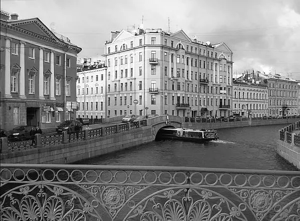 Второй Зимний мост Слева дом Аракчеева В 1964 году взамен незатейливого - фото 23