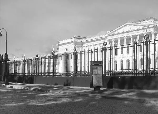 Ограда Михайловского дворца Садовый фасад Михайловского дворца Здание - фото 84