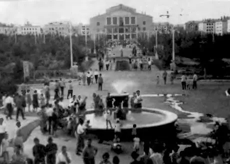 Фонтан у Летнего кинотеатра 1964 г Сероводородный источник в районе - фото 22