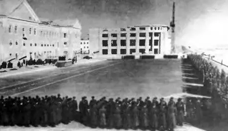 7 ноября 1958 г Главная площадь Байконура 1 мая 1967 г На Байконуре - фото 24