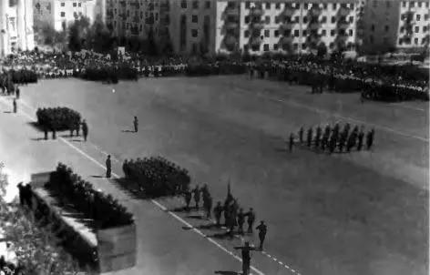 1 мая 1967 г На Байконуре все построено руками военных строителей дороги - фото 25