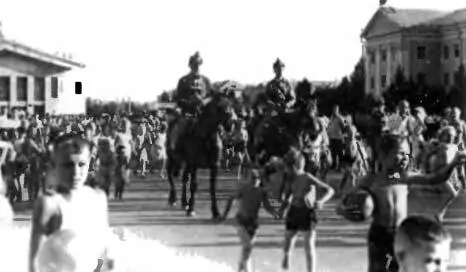 Дети всегда самые активные участники праздников города 1966 г Праздники - фото 43