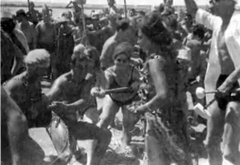 Праздник Нептуна на реке Сырдарья Июнь 1969 г На вечере туристов города - фото 52