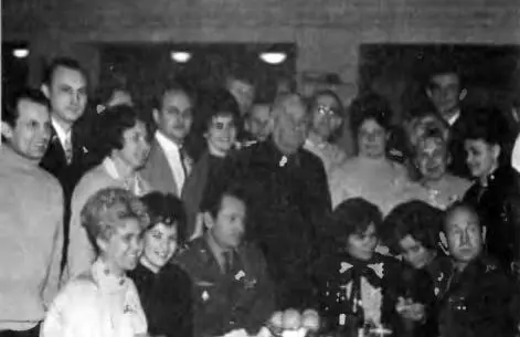 На вечере туристов города Январь 1970 г На городском КВН Симпатии - фото 53