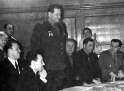 Судейская коллегия КВН67 НИР НИОИР А Усов А Лещенко Б А Ландо В - фото 55